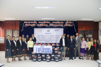 Lao Women’s Union, UNFPA and Australia provide dignity kits to flood-affected women and girls